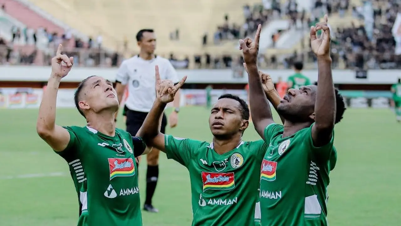 FOTO PSS Vs Borneo FC