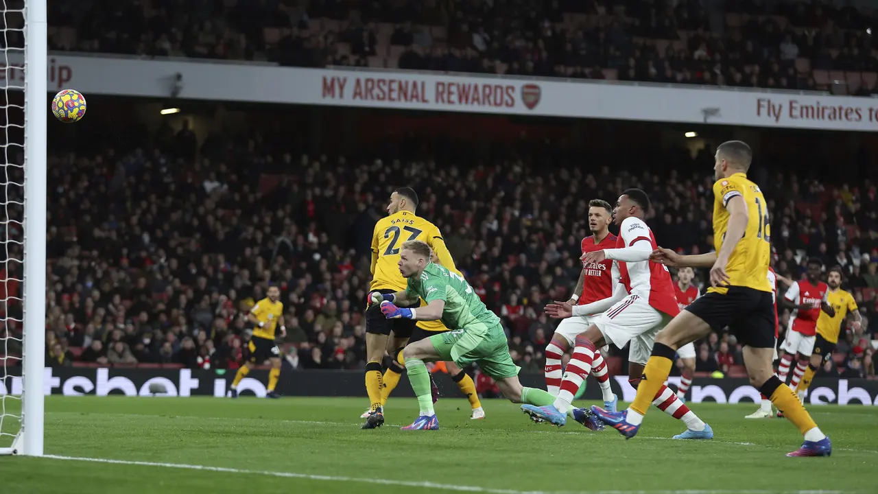 Foto: Lacazette Jadi Penentu Kemenangan Arsenal di Liga Inggris, usai Paksa Kiper Wolverhampton Lakukan Gol Bunuh Diri di Injury Time