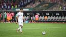 Laga dilanjutkan ke babak adu penalti. Pantai Gading tertinggal satu angka di tendangan ketiga, yaitu saat eksekusi Eric Bailly mampu dibaca. Hal tersebut membuat Mesir menunjuk Mohammed Salah sebagai algojo penentu. (AFP/Charly Triballeau)