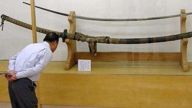 Gambar Orang Marah Bawa Pedang