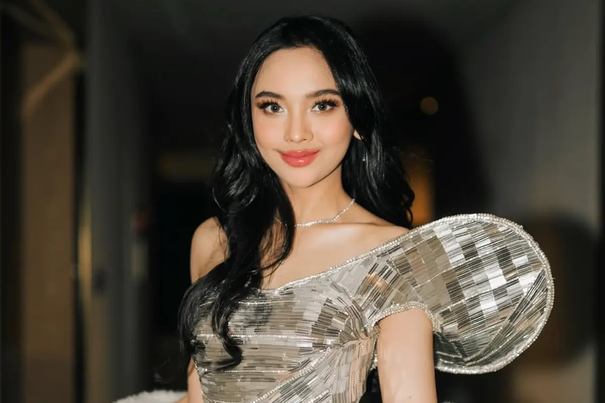 Lyodra Ginting Tampil Bak Disco Ball Mewah, Kenakan Gaun Karya Desainer Langganan BLACKPINK Saat Manggung
