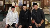 Ketua Yayasan Amalbakti Muslim Pancasila (YAMP) Panji Adhikumoro Soeharto mengunjungi makam sang kakek, Soeharto yang dikenal sebagai mantan Presiden RI ke-2, di Astana Giribangun, Karanganyar, Jawa Tengah. (Ist).