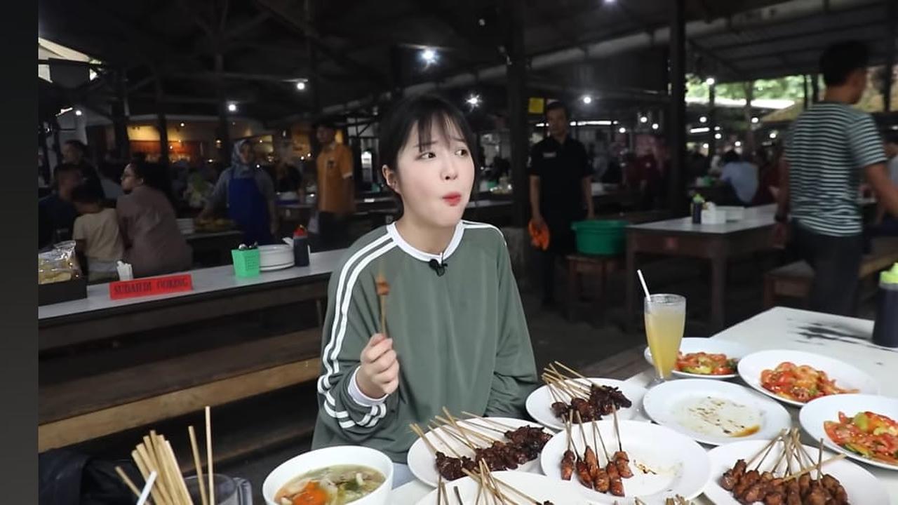 Tzuyang kunjungi Indonesia. (Tangkapan layar YouTube/ tzuyang)