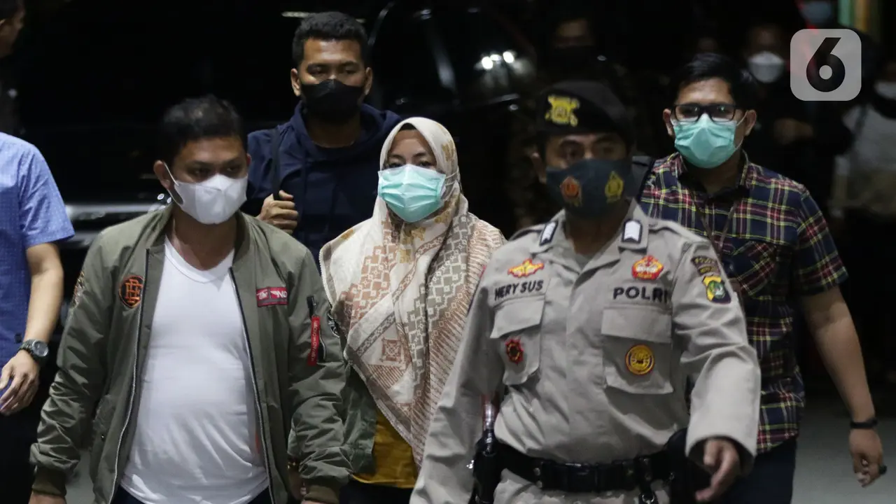 Terjaring OTT, Bupati Kolaka Timur Andi Merya Nur Tiba di Gedung KPK