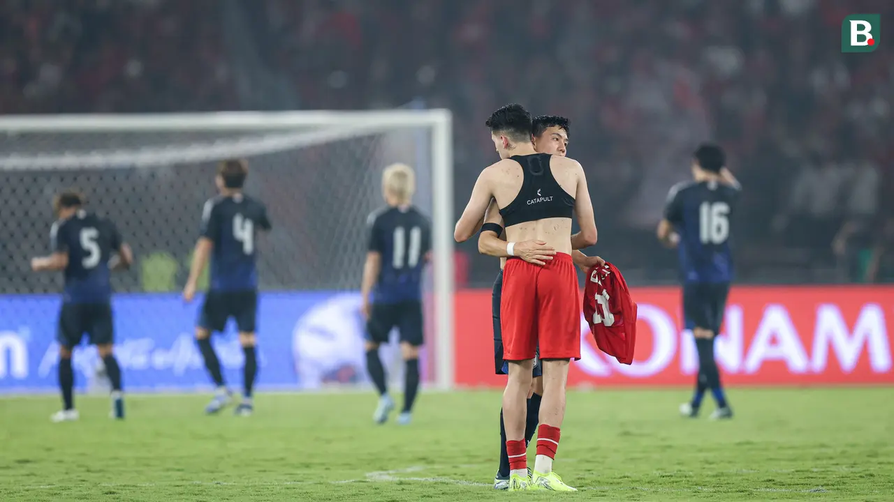 Foto: Sama-Sama Berkarier di Liga Inggris, Justin Hubner dan Wataru Endo Saling Tukar Jersey setelah Laga Timnas Indonesia Vs Jepang