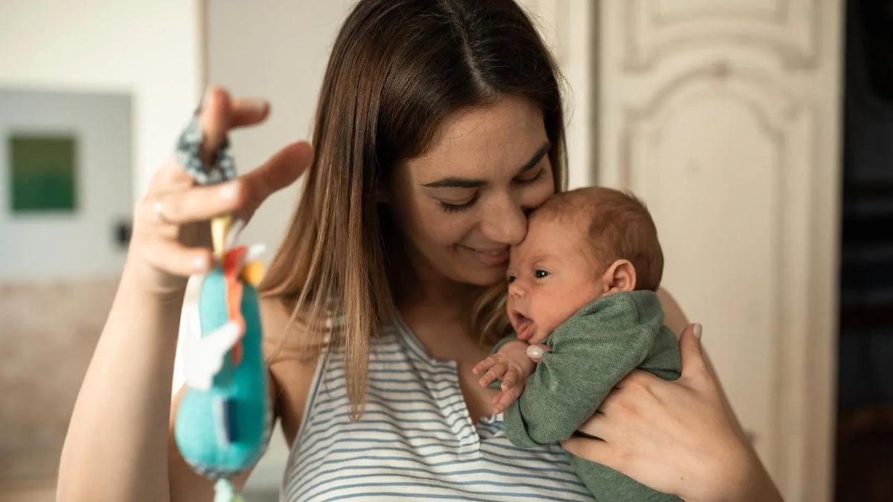 Tidak sedikit ibu yang mengalami stres pasca melahirkan atau yang disebut dengan baby blues syndrome.