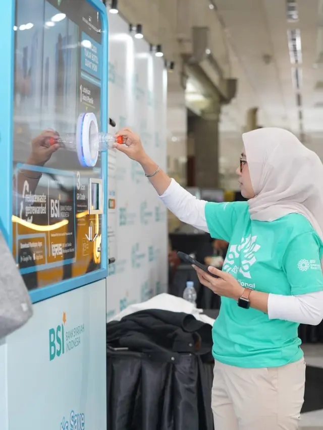 Mesin pengolah botol plastik yang ada di gelaran BSI International Expo 2024. (Dok Bank Syariah Indonesia)