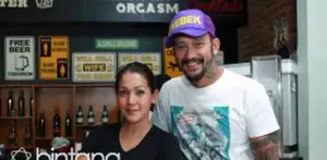 Film ‘The Wedding and Bebek Betutu’ yang diproduseri oleh Mieke Amalia dan Tora Sudiro memperoleh 75.260 penonton di pekan pertamanya. Ternyata banyak cerita seru dalam proses pembuatan film ini. Seperti apa ceritanya?