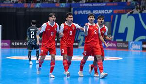 Pemain Timnas Futsal Indonesia merayak gol ke gawang Korea Selatan, Choi Hyun-bin dalam laga Grup A Piala Asia Futsal 2026 di Indonesia Arena, Senayan, Jakarta, Selasa (27/01/2026). (Bola.com/Bagaskara Lazuardi)