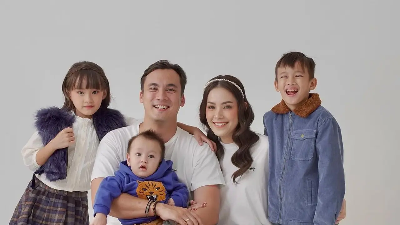 Potret harmonis keluarga Lady Nayoan dan Rendy Kjaernett (Instagram/ladynayoan)