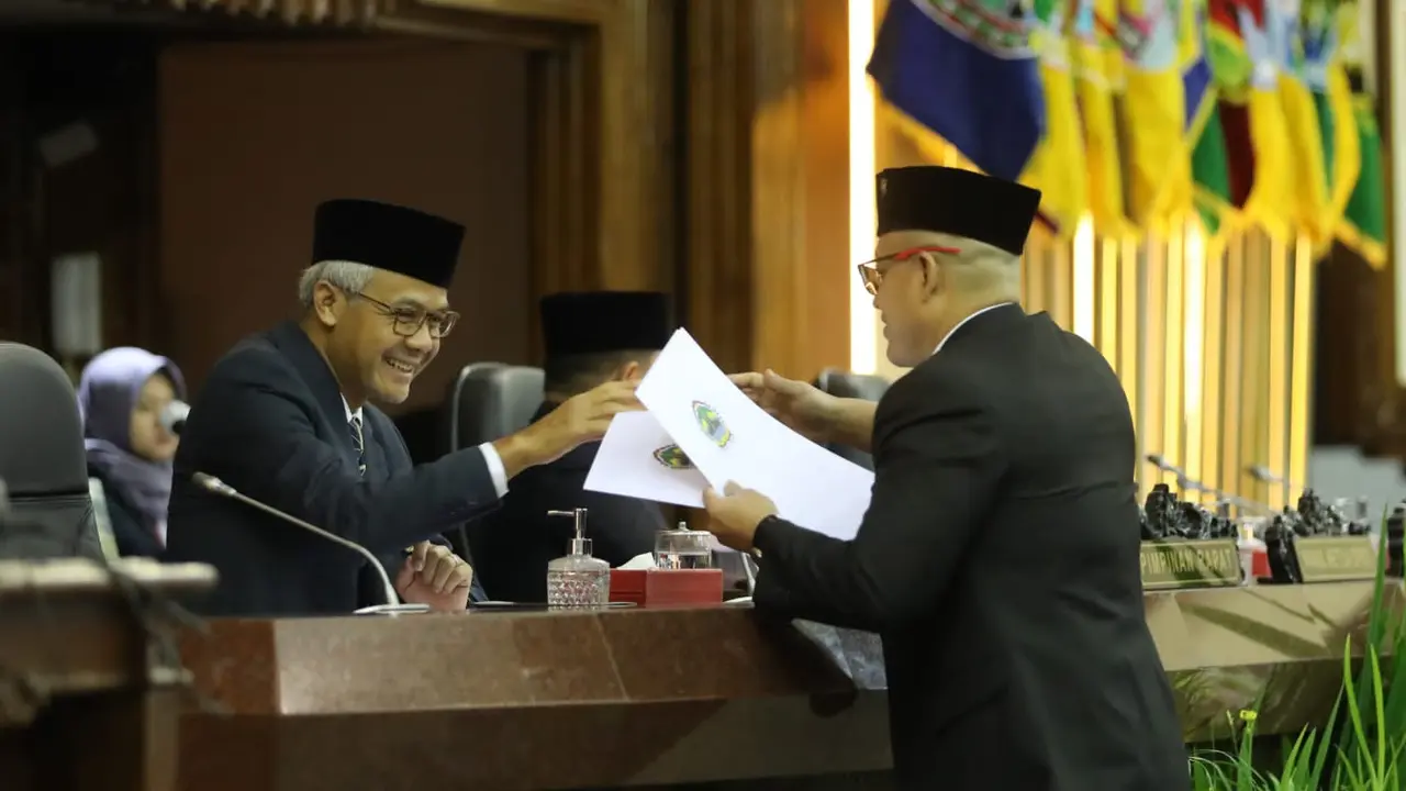Ganjar di Ruang Rapat Paripurna DPRD Jateng (Istimewa)