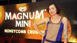 Dewi Rezer saat menghadiri `Thank Goodness It’s Weekend Party` yang berlangsung di Magnum Cafe, Grand Indonesia, pada Jumat (6/2/2015).(Liputan6.com/Panji Diksana)