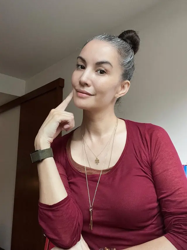 Nadya Hutagalung Pamer Rambut Beruban