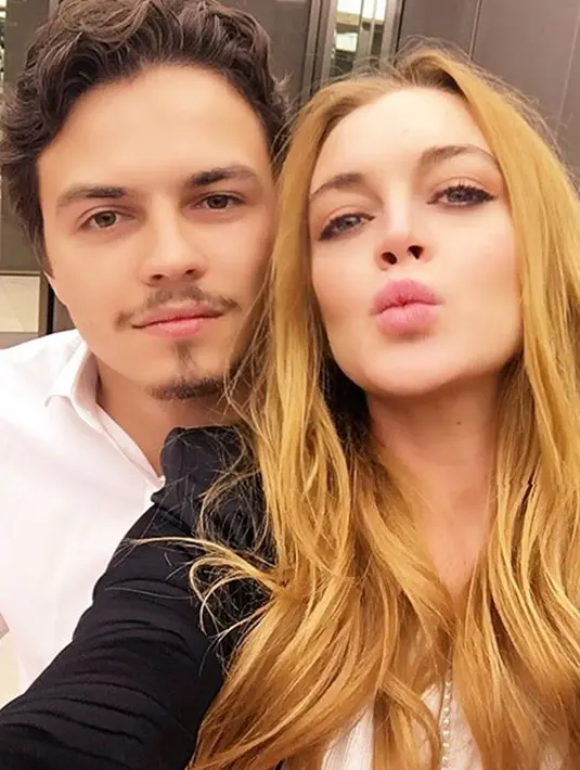 Sempat beredar kabar bahwa, Lindsay Lohan dan Egor saling cekcok dan adu mulut di sebuah restoran. Lindsay juga sengaja menyiram air ke wajah Egor karena terbawa emosi yang berlebihan. (Instagram/Bintang.com)