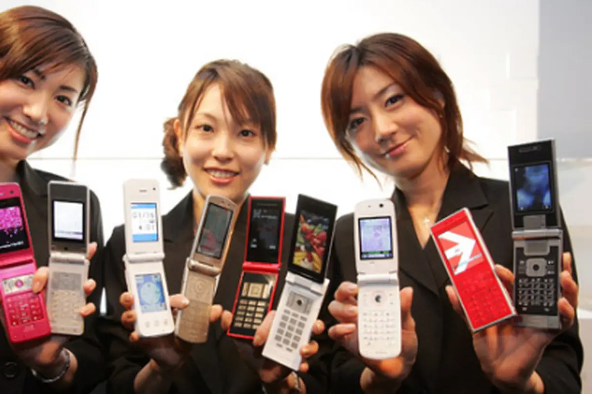 Orang Jepang Lebih Suka Ponsel Lipat Jadul Ketimbang Smartphone