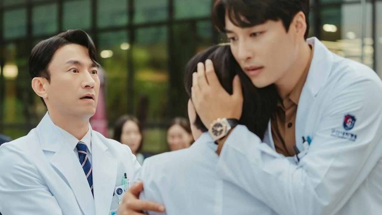 6 Drama Medis Korea yang Menghanyutkan, Ada Resident Playbook di Dalamnya!