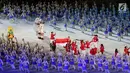 Atlet kontingen Indonesia memasuki stadion pada pembukaan Asian Games 2018 di Stadion Utama Gelora Bung Karno (SUGBK), Jakarta, Sabtu (18/8). Atlet renang I Gede Siman Sudartawa dipercaya menjadi pembawa bendera Merah Putih. (Liputan6.com/Ferbian Pradolo)