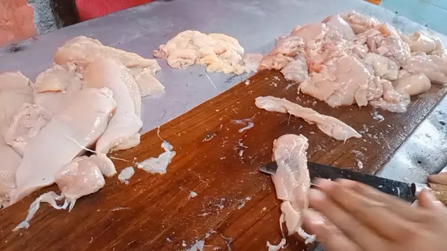 Bagus untuk Jualan, Ini Cara Agar Potongan Daging Ayam Jadi Banyak untuk Bikin Sate