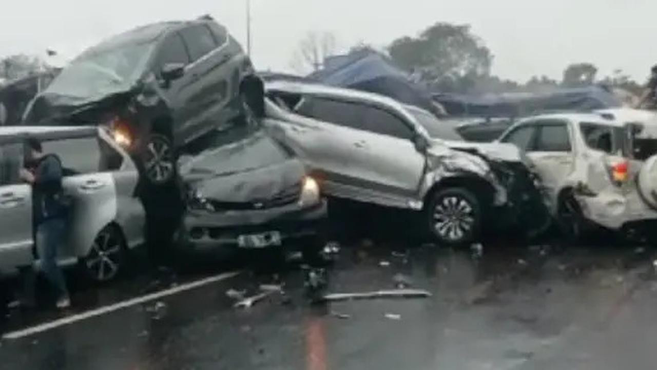 Ini Dugaan Penyebab Kecelakaan Beruntun di Tol Cipularang Versi Polisi