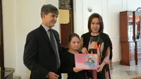 Pendiri  Maria Monique Lastwish Foundation, Natalia Sutrisno Tjahja bersama Wakil Duta Besar A.S untuk Indonesia, Brian McFeeters 