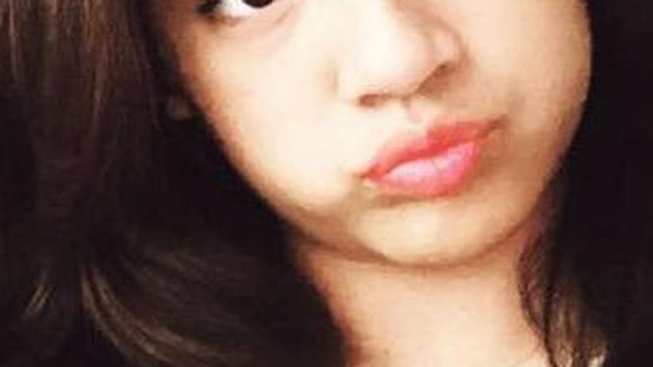 Alaia Suka Berfoto Selfie