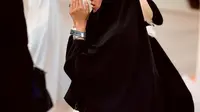 Potret Syahnaz Sadiqah tampil anggun kenakan abaya (Sumber: Instagram/syahnazs)