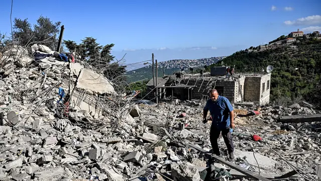Membabi Buta, Serangan Israel Ratakan Bangunan di Lebanon Utara