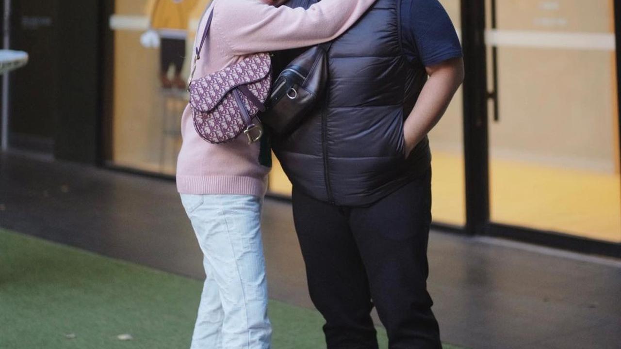 Kehidupan Mewah Suami Momo Geisha yang Beri Hadiah Lapangan Futsal untuk Anak hingga 20 ART di Rumah