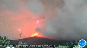 Apakah Enam Gunung Api Erupsi Bersamaan Saling Memicu?