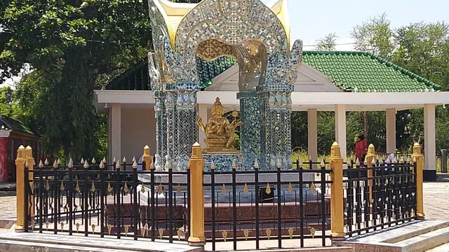 Patung Dewa 4 Muka
