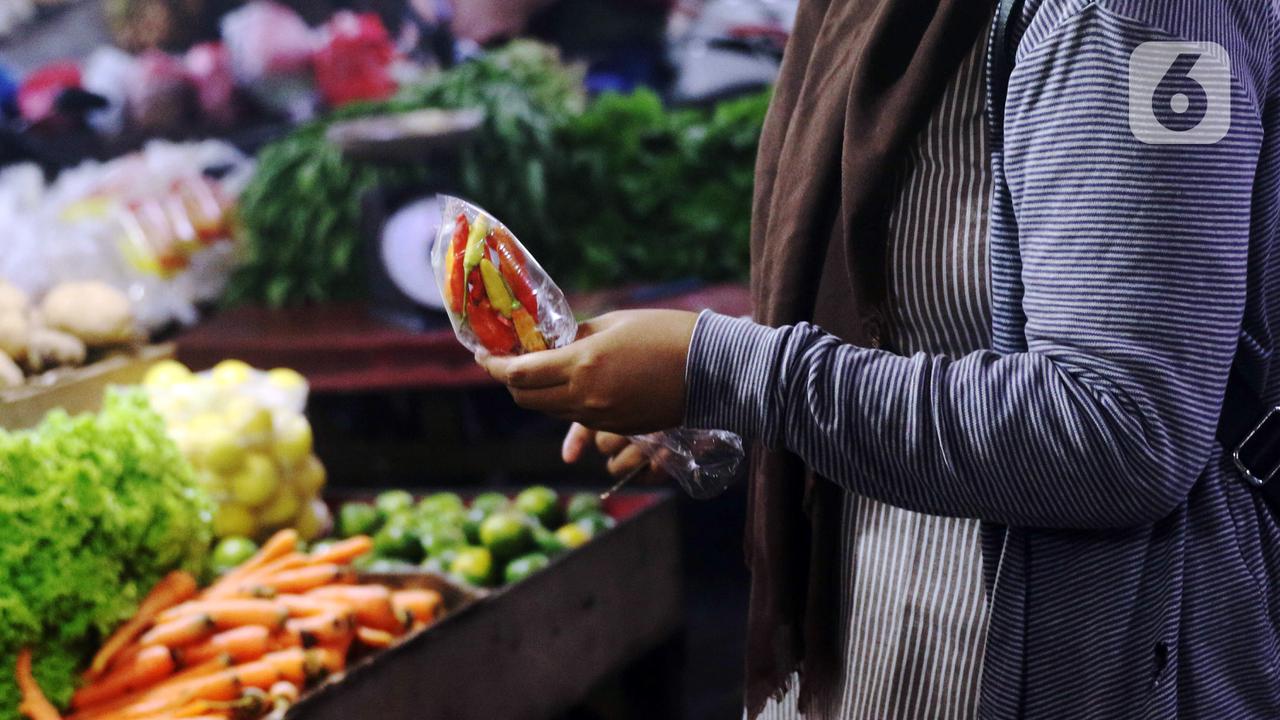 FOTO: Jelang Natal, Harga Cabai Rawit Merah Tembus Rp 100 Ribu per Kilo
