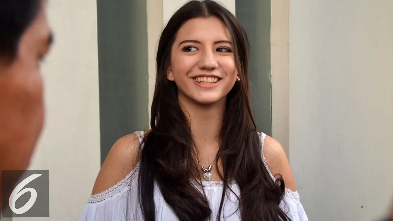 Cassandra Lee