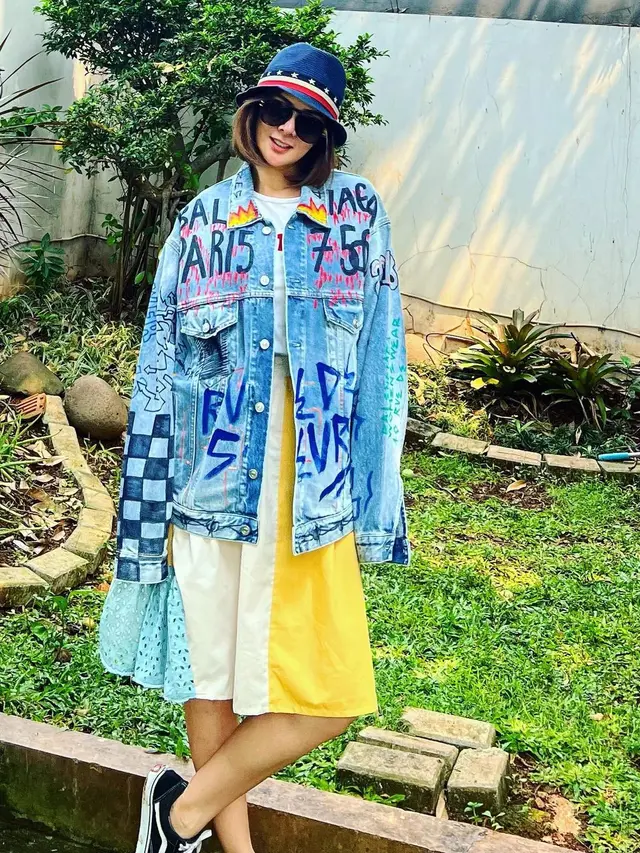 8 Inspirasi Outfit Astrid Tiar yang Playful dan Warna-Warni Layaknya Remaja