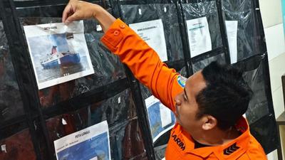 Basarnas Evakuasi 232 Korban Kebakaran Kapal Mutiara Sentosa 2 di Sumenep