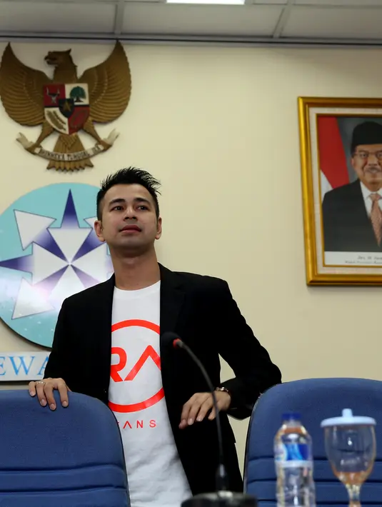 Raffi Ahmad pun menyampaikan permintaan maaf atas ucapannya yang menyinggung wartawan tersebut.  Namun Sutrisno Bunyil rupanya belum merasakan cukup dengan permintaan maaf Raffi. (Andy Masela/Bintang.com)