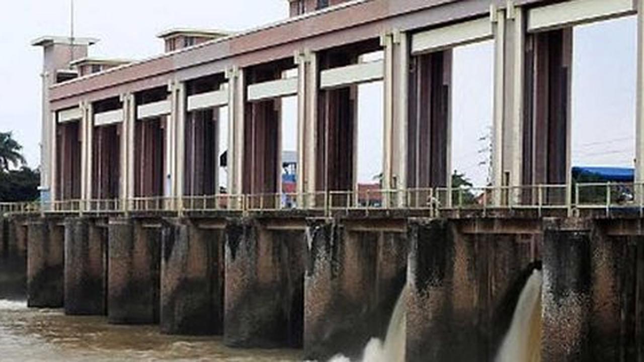 Pintu air dan Kali Cisadane diabaikan, kepala daerah Tangerang kesal