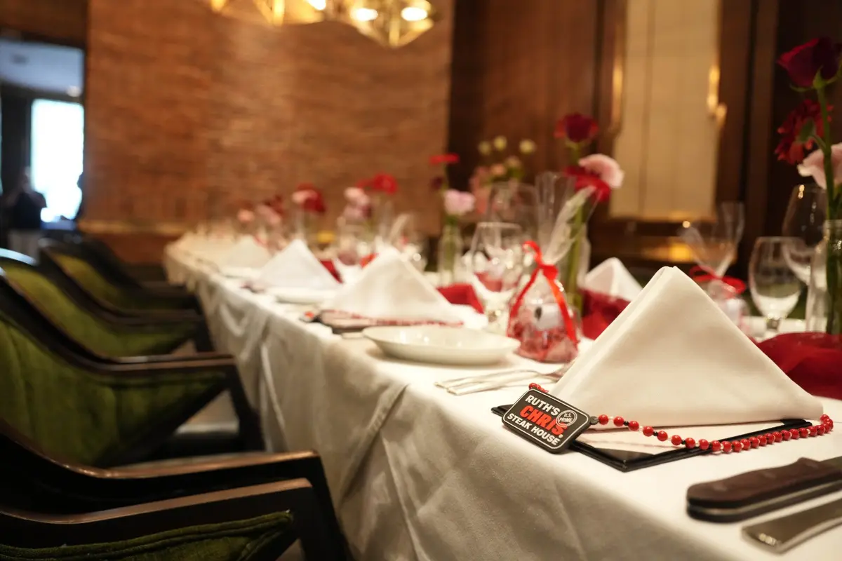 Ruth’s Chris menawarkan paket menu spesial Valentine yang menghadirkan kombinasi surf and turf terbaik (Foto/Sumber: Ruth’s Chris Steak House Jakarta)