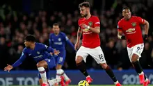 Gelandang Manchester United, Bruno Fernandes, berkontribusi membantu timnya menang 2-0 atas Chelsea pada laga pekan ke-26 Premier League di Stamford Bridge, Senin (17/2/2020). (AFP/Adrian Dennis)