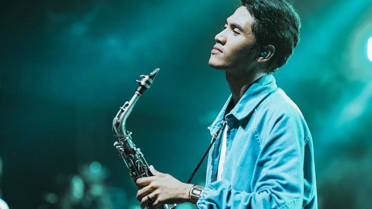 8 Potret Evan WMD yang Diduga Jadi Teman Spesial Ria Ricis, Pemain Saxophone di Band Pengiring Denny Caknan