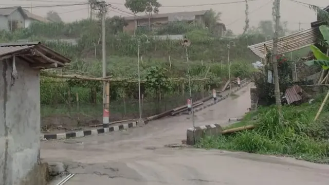 Gunung Merapi berstatus Siaga.