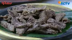 Nasi liwet dengan 9 macam menu lauk ini seru dinikmati beramai-ramai.