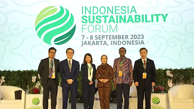 Chairman Sinar Mas Agribusiness & Food, Franky Oesman Widjaja (kedua dari kiri) saat menjadi panelis di acara Indonesia Sustainability Forum, Rabu (7/9/2023) di Jakarta. (Dok Sinar Mas)