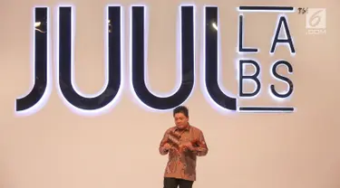 Country GM Indonesia JuulL Labs Kent Sarosa memaparkan perangkat Juul dan JuulPods, di Jakarta, Senin (10/7/2019). Juul Labs selaku produsen Electronic Nicotine Delivery Systems (ENDS) Amerika Serikat menawarkan media alternatif bagi 67 juta perokok dewasa di Indonesia. (Liputan6.com/Fery Pradolo)