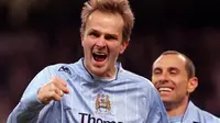 Dietmar Hamann of Manchester City celebrates after scoring the second goal during the Premier league football match against Bolton at The City of Manchester Stadium, in Manchester, 15 December 2007. AFP PHOTO/ANDREW YATES