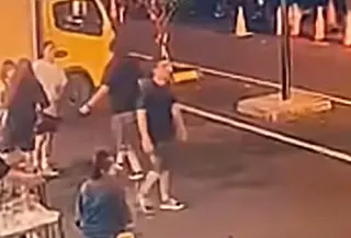 Video viral keributan yang diduga melibatkan warga negara asing (WNA) di Blok M, Jakarta Selatan. (Dok. Tangkapan Layar Instagram @viraljakartaselatan)