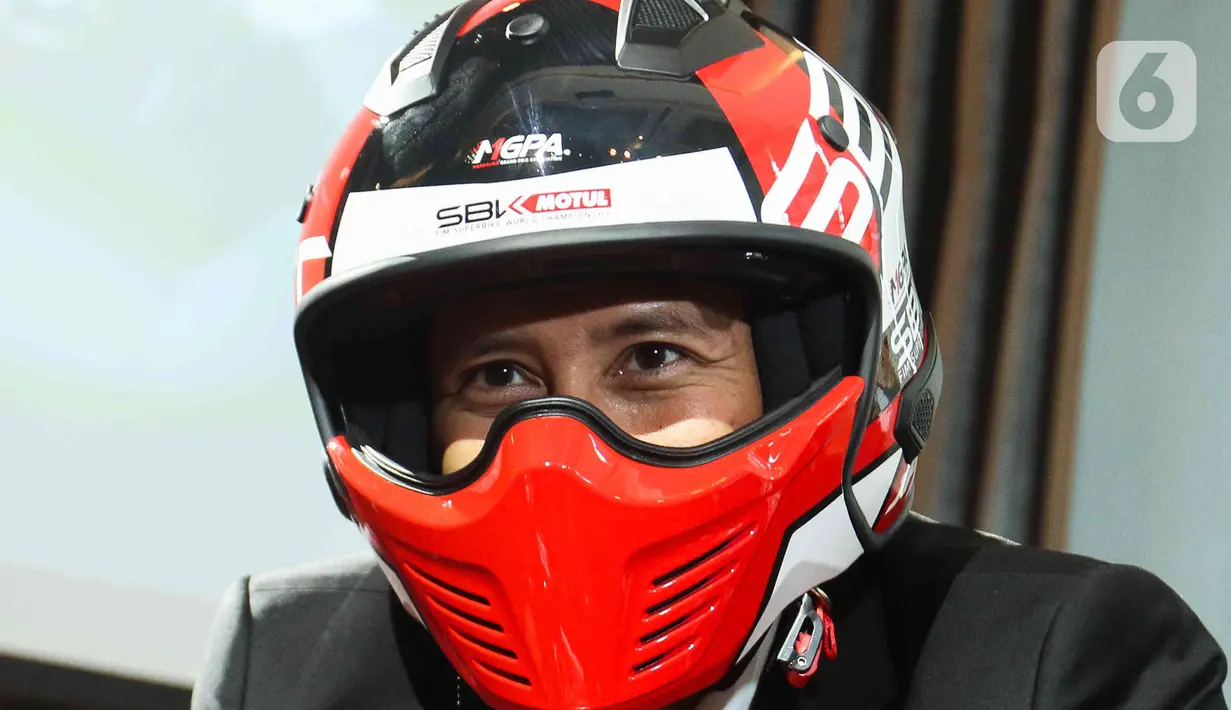 Menteri Pariwisata dan Ekonomi Kreatif Sandiaga Uno saat acara peluncuran World Superbike (WSBK) Indonesian Round 2023 di Jakarta, Kamis (12/01/2023). Ajang balap motor bergengsi dunia World Superbike (WSBK) musim 2023 bakal kembali menghelat salah satu serinya di Sirkuit Mandalika, Lombok, NTB pada 3-5 Maret mendatang. (Liputan6.com/Herman Zakharia)