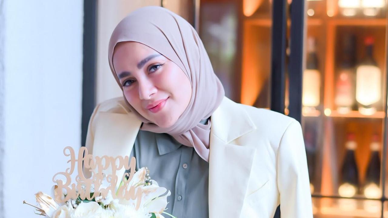 Dapat Kejutan dari Sahabat, Ini 7 Momen Ulang Tahun Olla Ramlan Ke-42