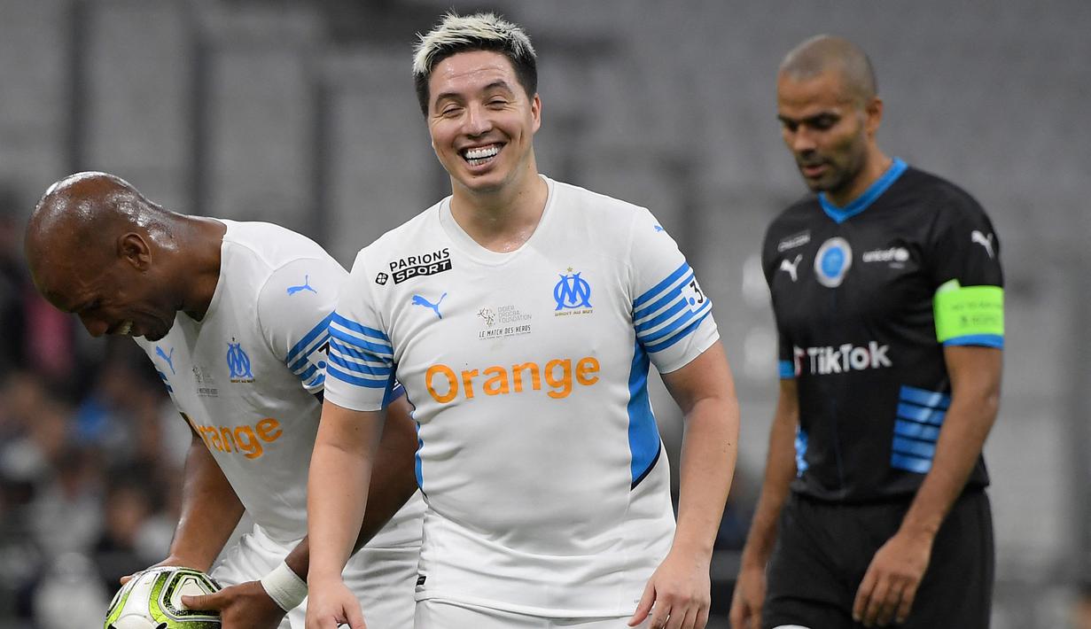 Samir Nasri. Striker Argentina ini pensiun di Anderlecht di usia 34 tahun pada 26 September 2021. Total tampil dalam 562 laga bersama klub maupun timnas, dengan torehan 78 gol dan 98 assist. Ia pernah mencapai nilai jual tertinggi sebesar 26 juta euro bersama Arsenal. (AFP/Nicolas Tucat)