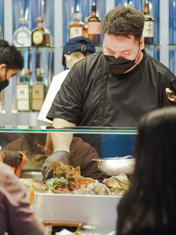 Mencari Oyster Segar Kini Bisa Ditemukan di Tengah Jakarta