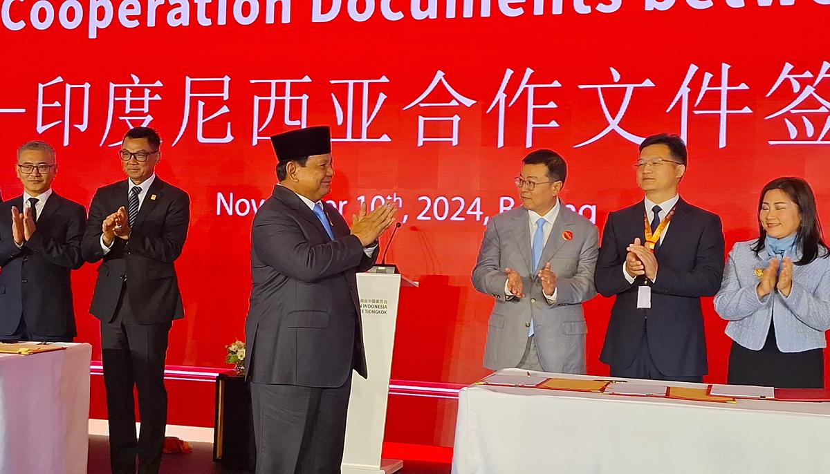 Prabowo menyaksikan kesepakatan investasi China-Indonesia.